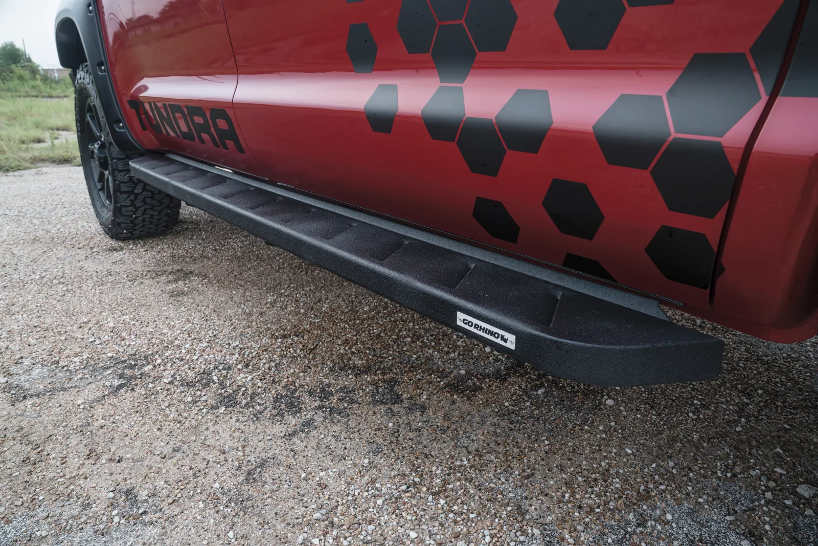 RB10 Running Boards with Mounting Brackets Kit – Bedliner Coating – Crew Max