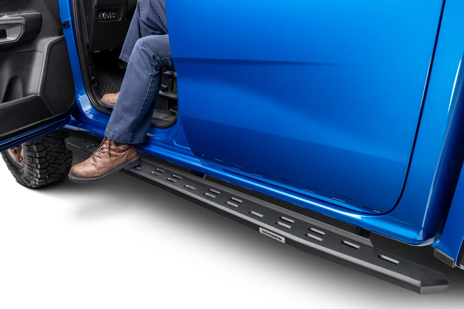 RB30 Slim Line Running Boards with Mounting Bracket Kit
