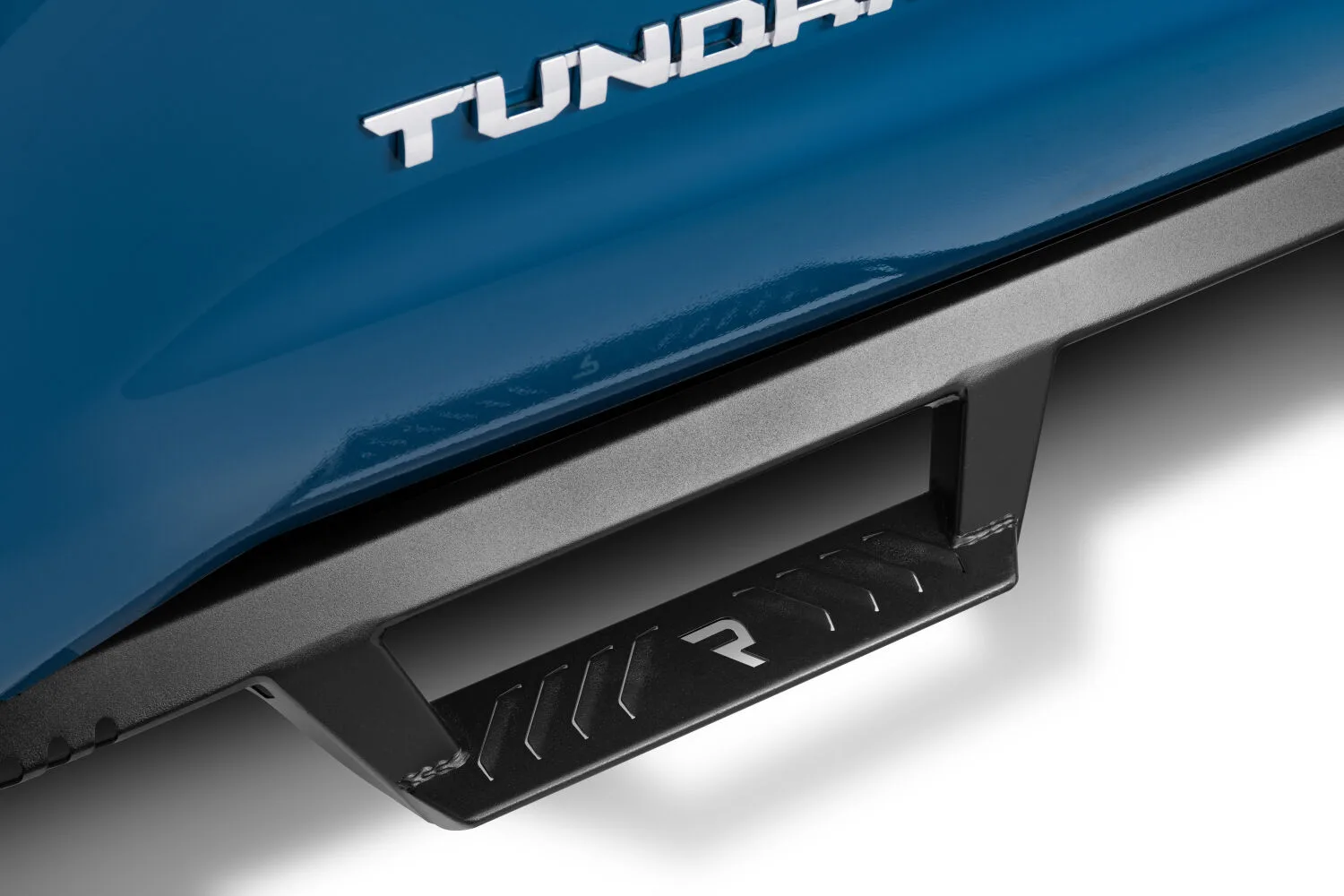BKES-NFBn-fab-epyx-2019-toyota-tundra-blue-studio-02