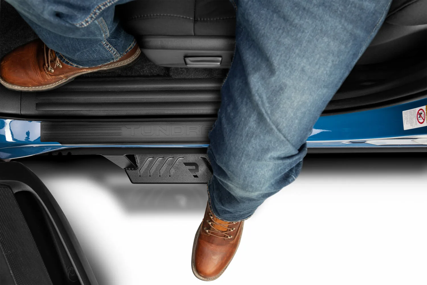 BKES-NFBn-fab-epyx-2019-toyota-tundra-blue-studio-03