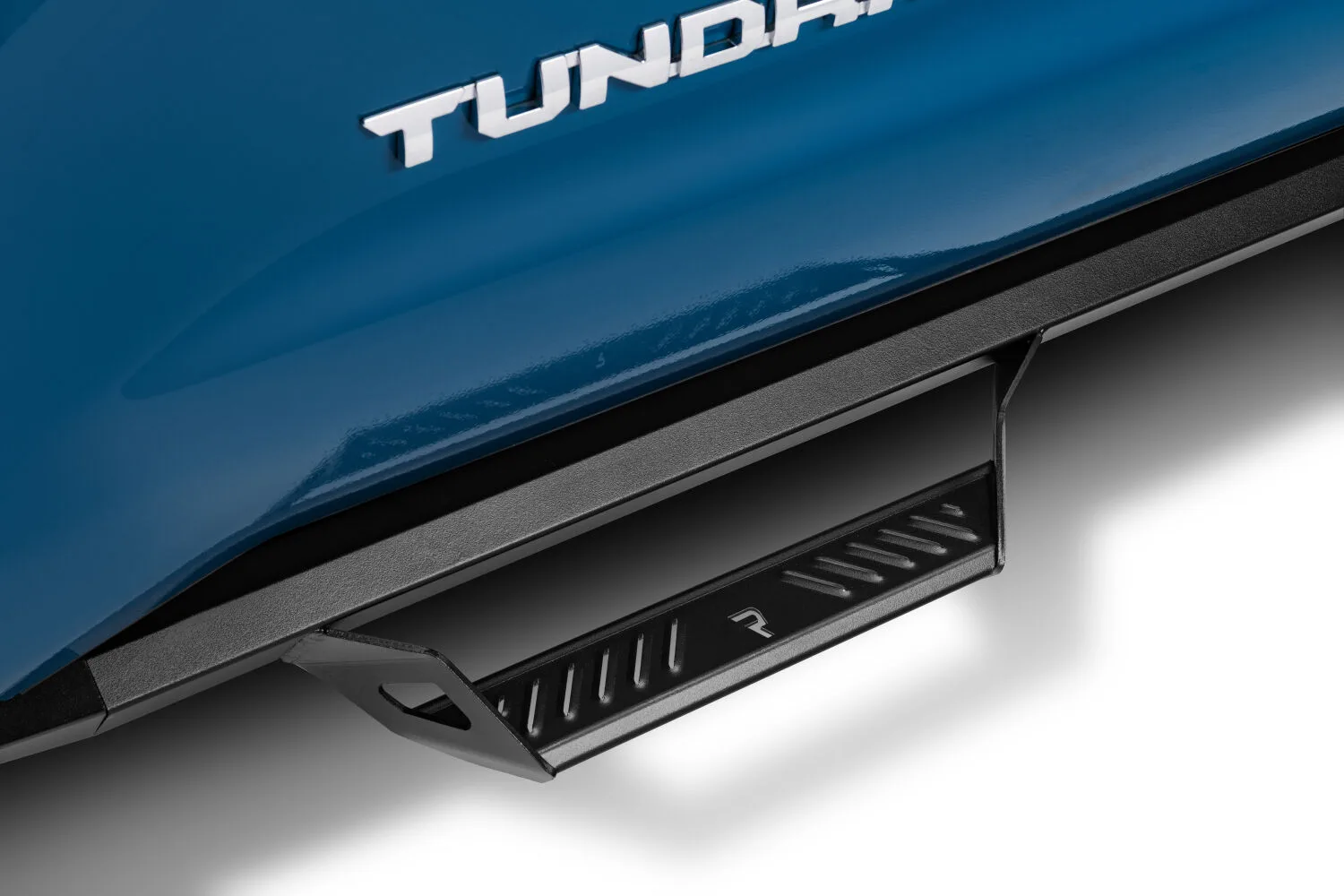 BKES-NFBn-fab-predator-pro-2019-toyota-tundra-blue-studio-03