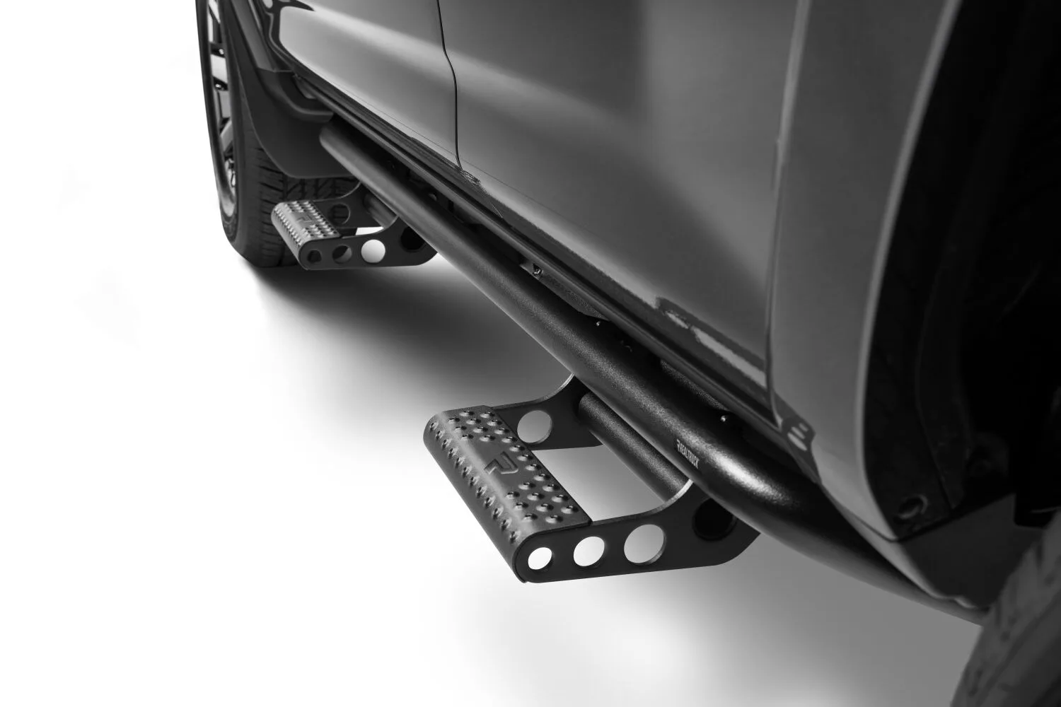 BKES-NFBn-fab-rkr-rails-2019-toyota-4-runner-gray-studio-02