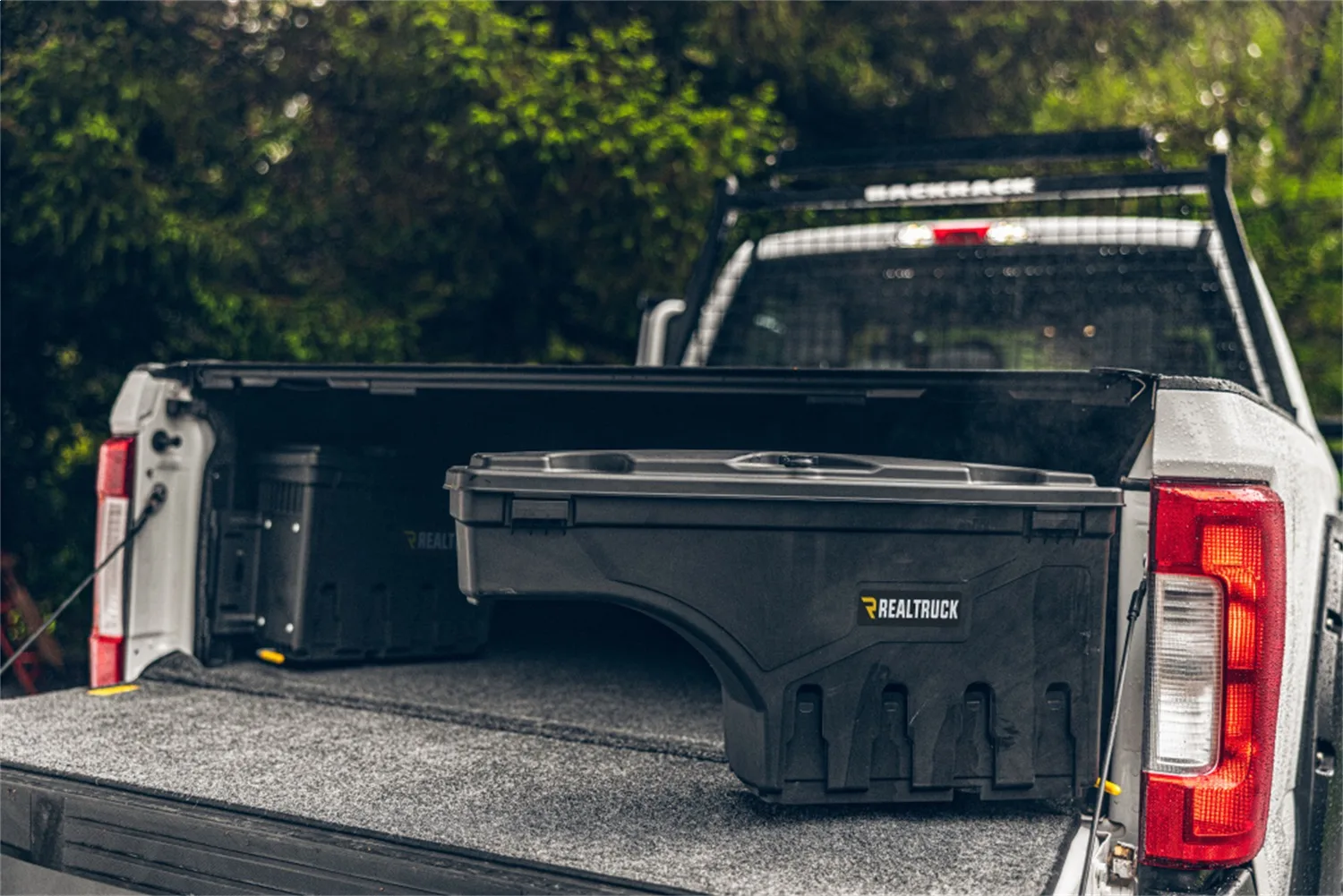 BKFX-UC_Swingcase_17Ford-F250XL_Passenger_RT