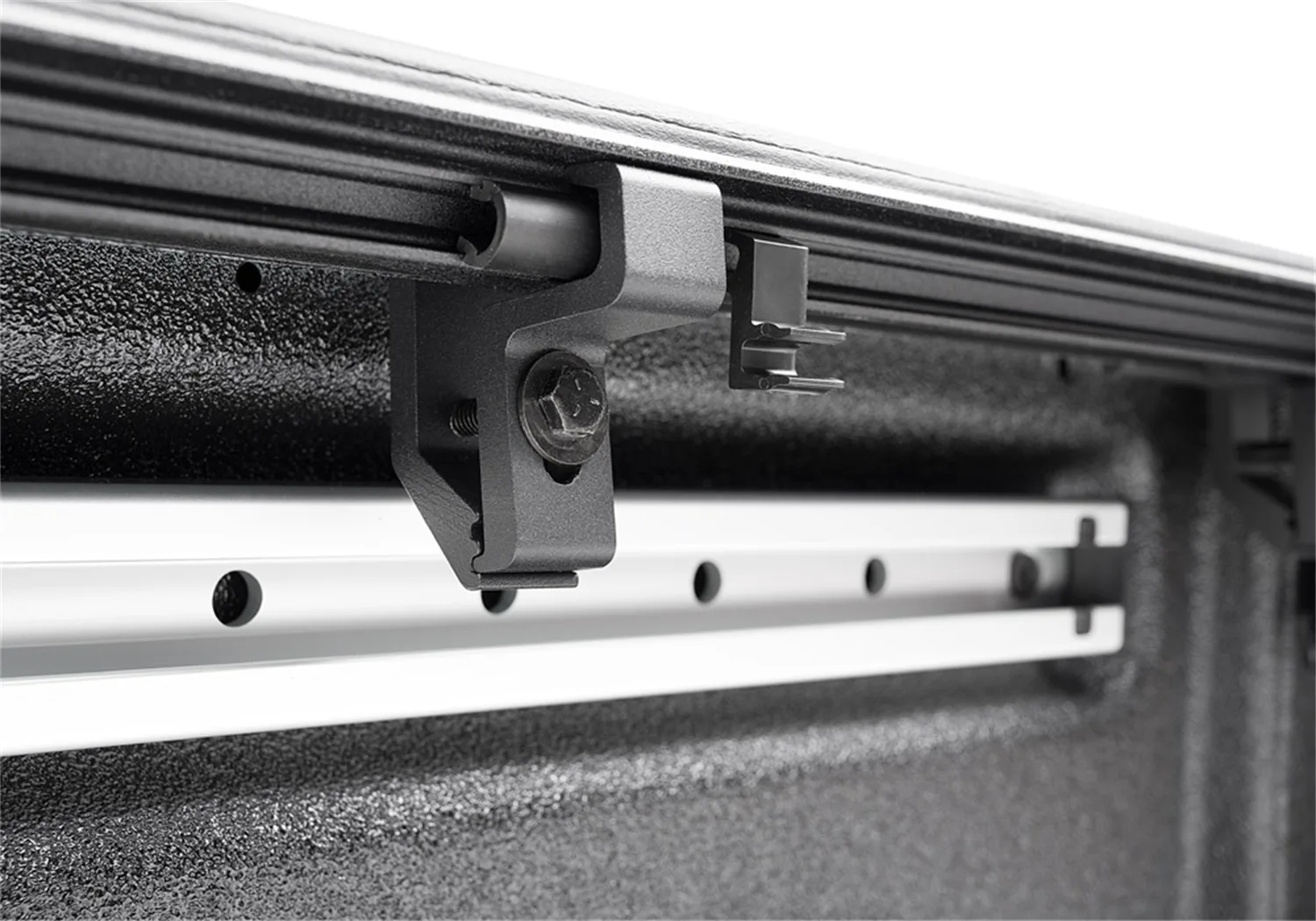BKFX-UC_Ultraflex_22Ford-Maverick_Detail_Clamp_03