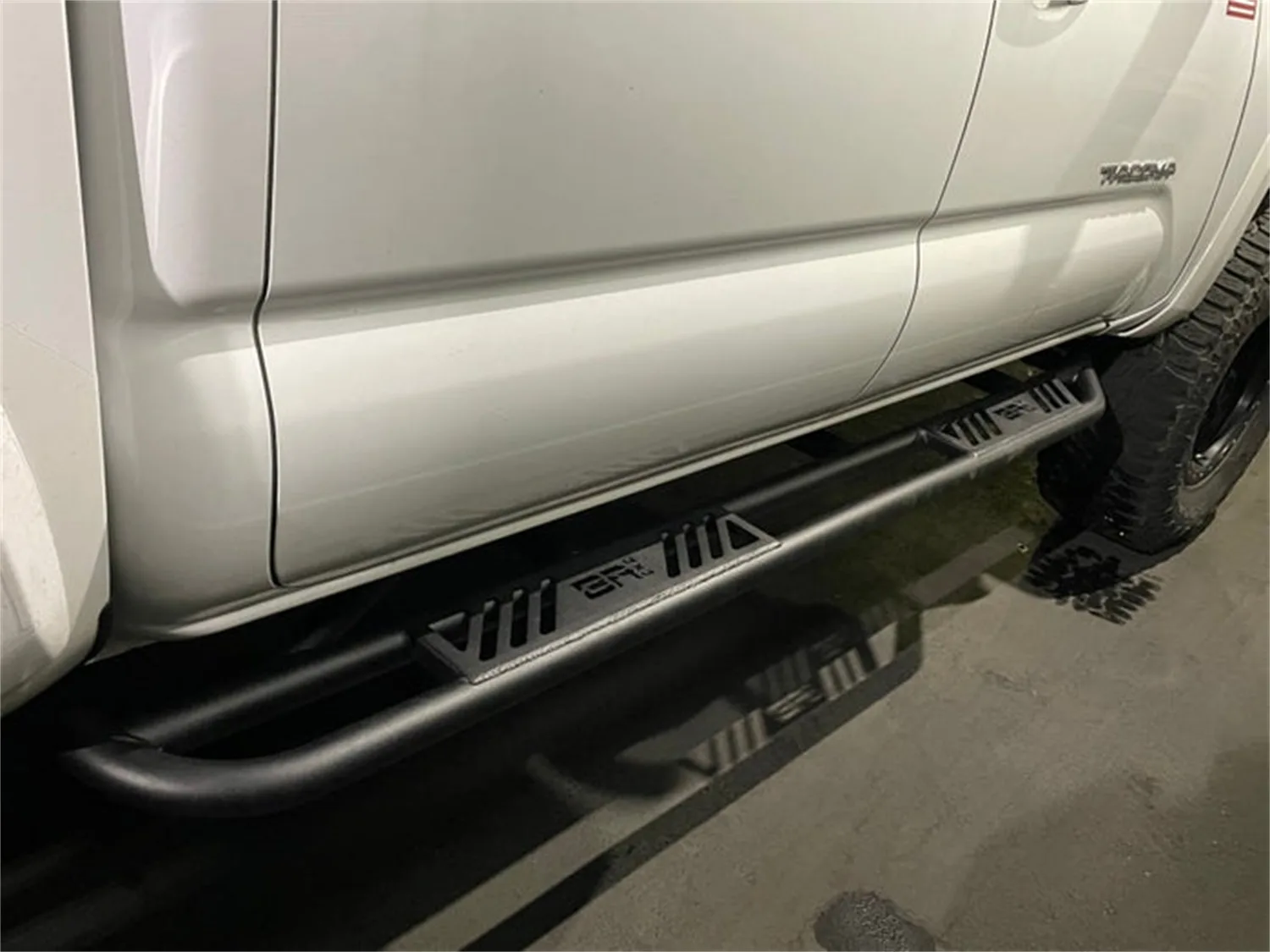 BKKM-2022_Toyota_Tacoma_Revo_Steps-1