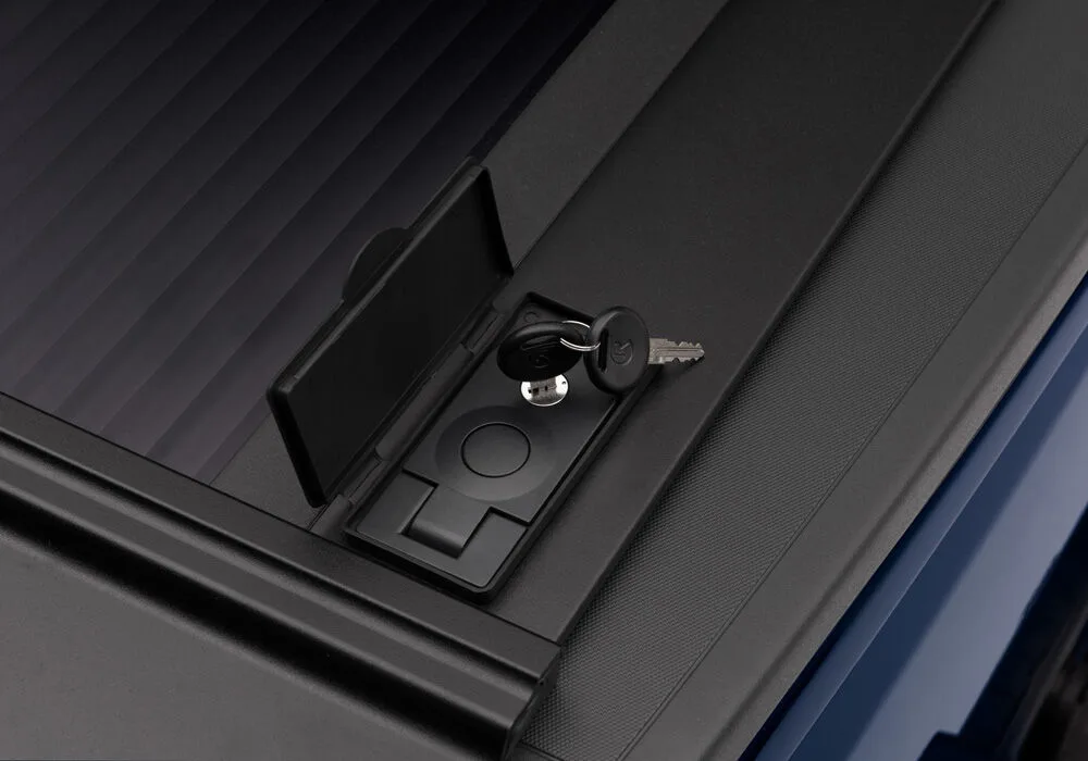 FQKL-RTXRX_OneMX_Chevy-Silverado_Blue_Details_03KeyLock