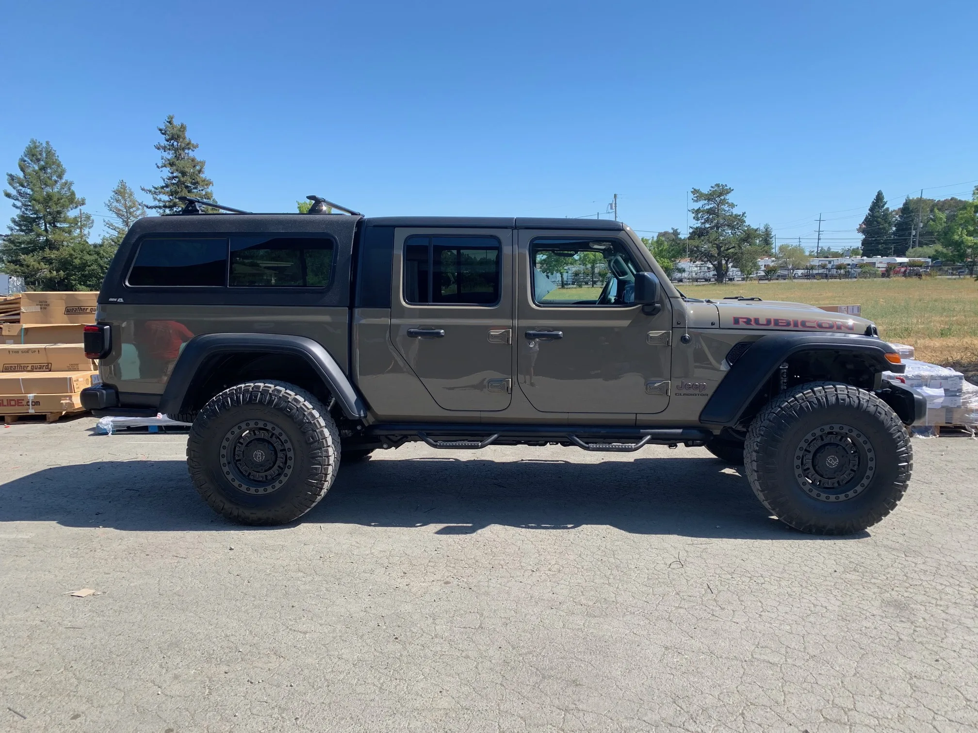 Jeep Rubicon with hard top truck cap